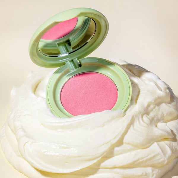 catrice-pistachio-cream-delight-blush-cream-c02.webp